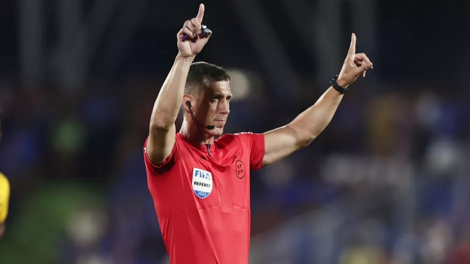 Europa League: Αυτοί είναι οι διαιτητές των αγώνων του Ολυμπιακού και του ΠΑΟΚ