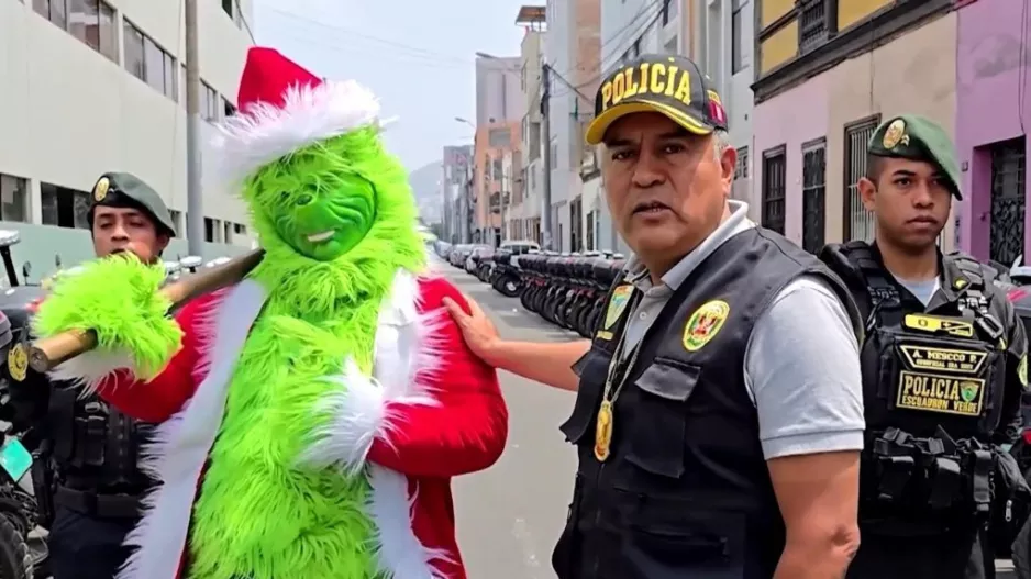 Περού: Αστυνομικός ντύθηκε Grinch και συνέλαβε τρεις εμπόρους ναρκωτικών