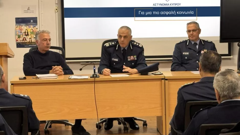ΑΠΟΦΑΣΗ στην Αστυνομία για χρήση ναυτικών φωτοβολίδων, μολότοφ ή κροτίδων εντός και εκτός γηπέδων!