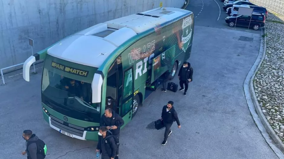 Aris on tour/Λεωφορεία 