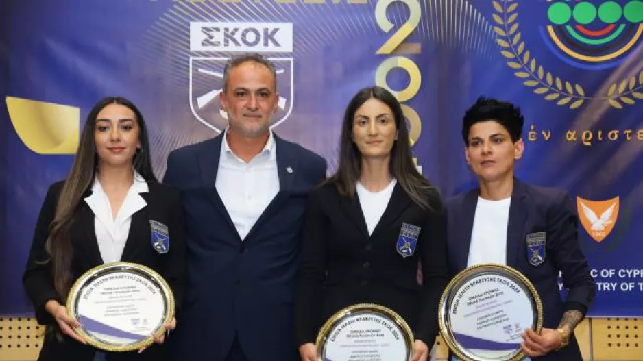 (Φώτος) Λαμπερή και φωτεινή η «Γιορτή της Σκοποβολής» στο Ολυμπιακό Μέγαρο