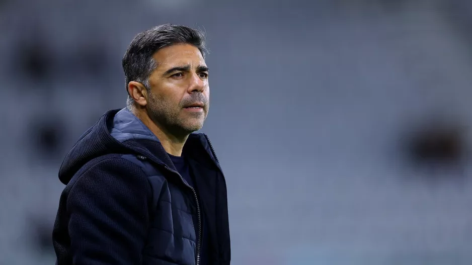 Πιο κοντά του αριστερού μπακ 
