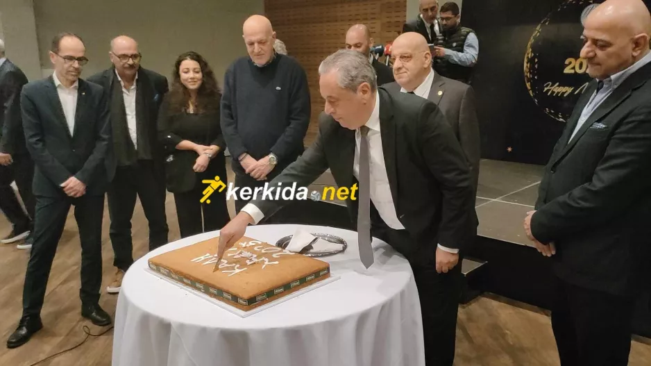 Η στιγμή της... κοπής (Φώτος)
