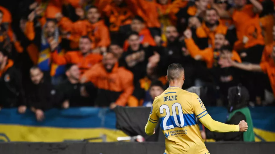 (Βίντεο Kerkida) Το παιδί της εξέδρας