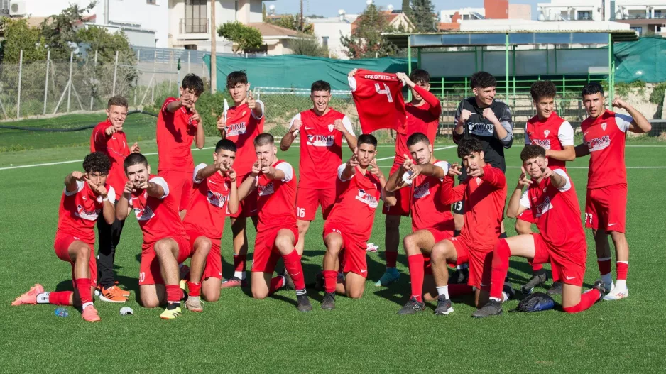 (Φωτορεπορτάζ) από τη νίκη της Νέας Σαλαμίνας Κ17