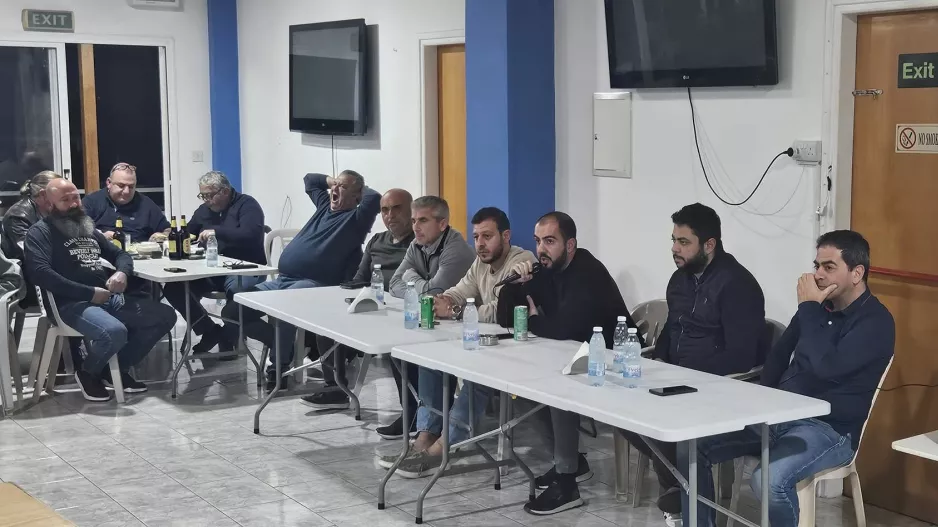 (Φώτος) Ανόρθωση/ Συνάντηση Δ.Σ με κόσμο στο Κολόσσι