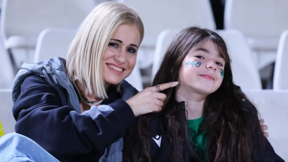(Ομόνοια) Η Χριστίνα και η... μικρή με το "48" στο πρόσωπο!