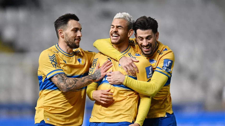Η UEFA έγραψε για… "APOEL show"!