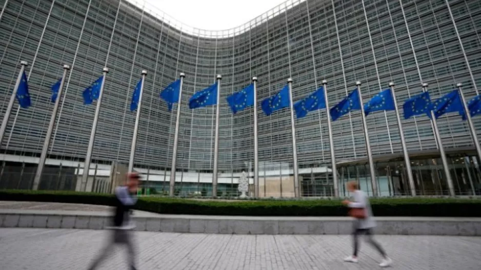 Η Ευρωπαϊκή Επιτροπή απαντά σε κατηγορίες για παρακολούθηση της συζήτησης Μασκ-Βάιντελ