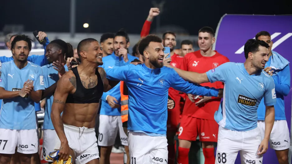 Θέλoυν να μπουν με χαμόγελα στη νέα χρονιά!