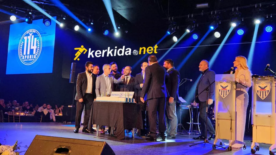(Βίντεο kerkida) ΠτΔ/Έκοψε την τούρτα για τα 114α γενέθλια της Ανόρθωσης