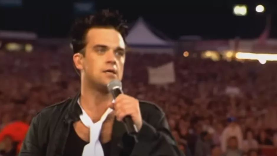 Ο Ρόμπι Γουίλιαμς έπιασε το ρεκόρ των Beatles με 15 άλμπουμ στην κορυφή του βρετανικού chart