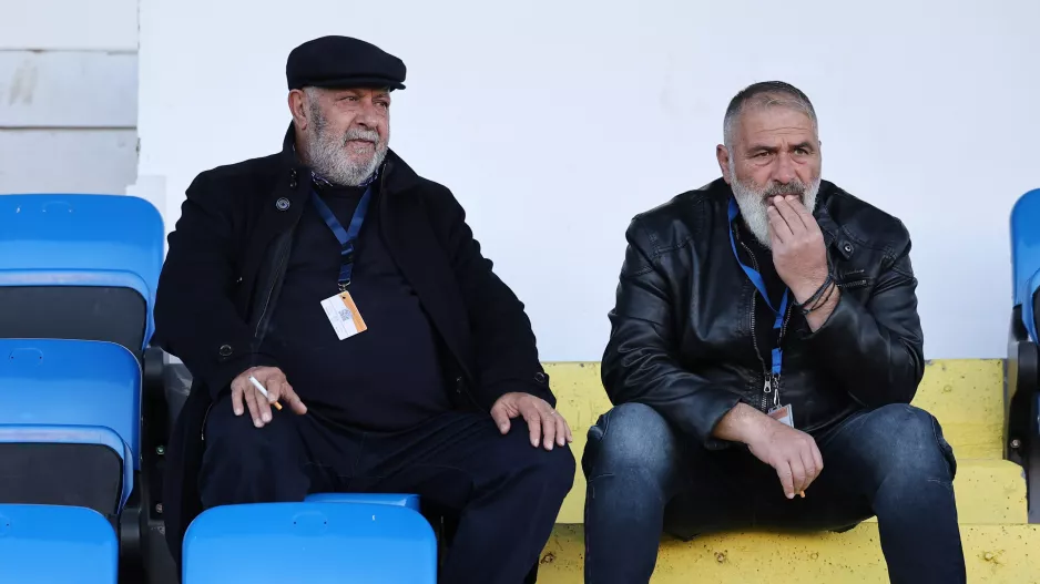 Καρέκλα,τσιμέντο!