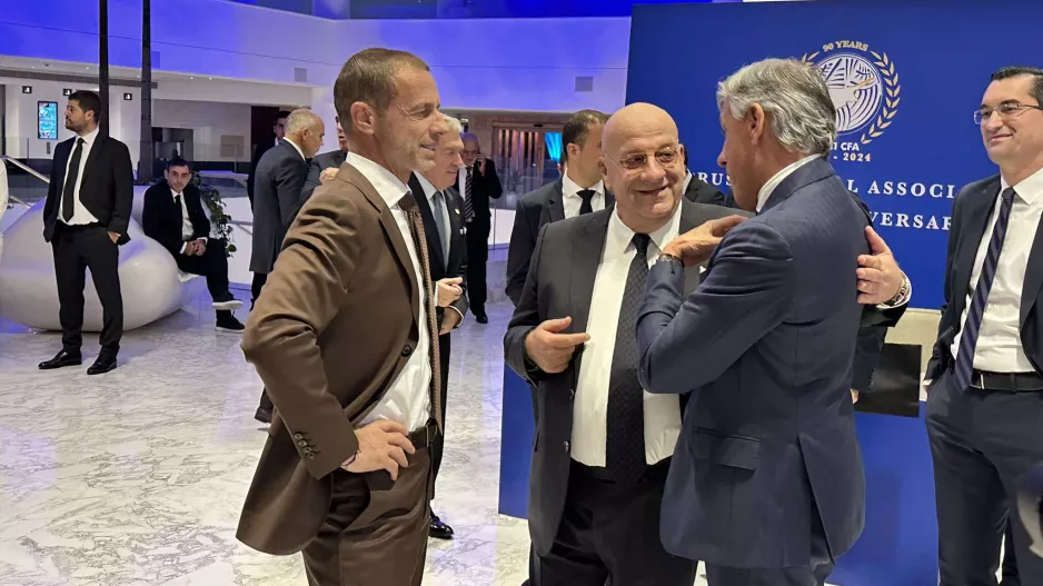 Μεγαλώνει η πίεση για Μεσίνα