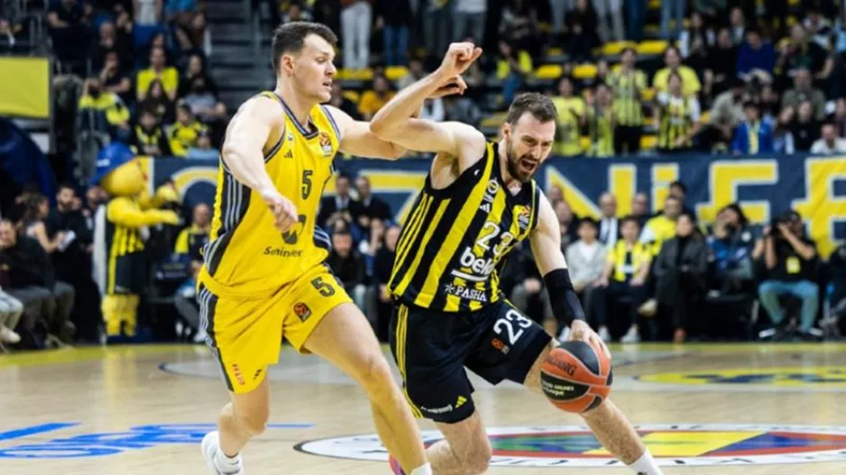 Ξεμπέρδεψε με την Άλμπα στην τέταρτη περίοδο και παρέμεινε κοντά στην κορυφή η Φενέρ