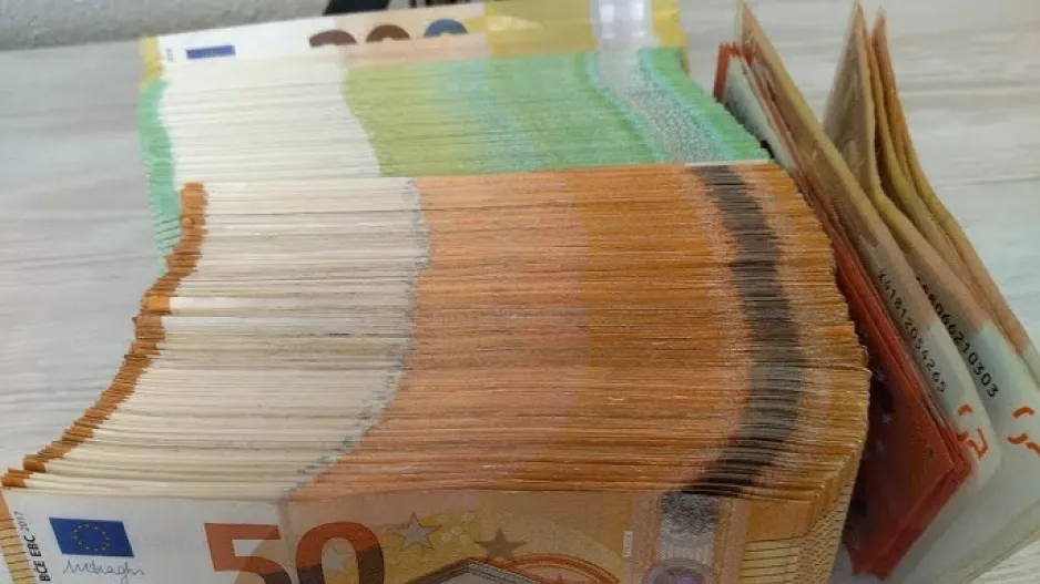 AEΛ/ €50,000!