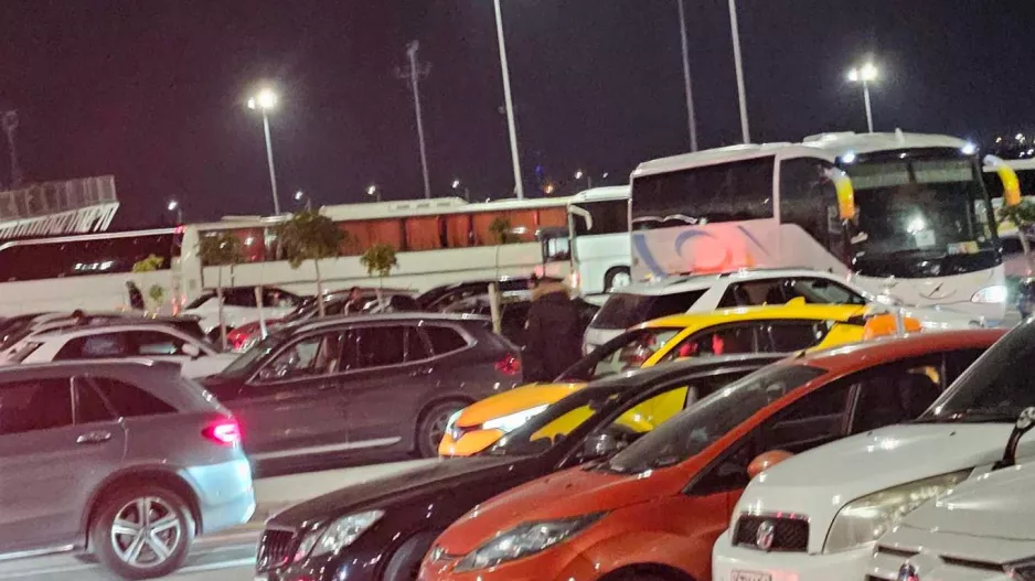 Πολλά... γεμάτα λεωφορεία στο Άλφαμέγα/ΦΩΤΟΣ