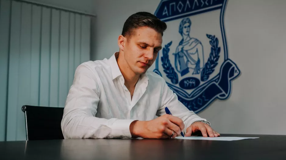 Η στιγμή των... υπογραφών!