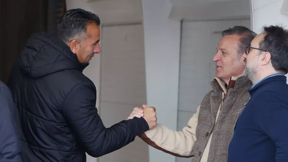 Χειραψία... Σωφρόνη και Πετρίδη