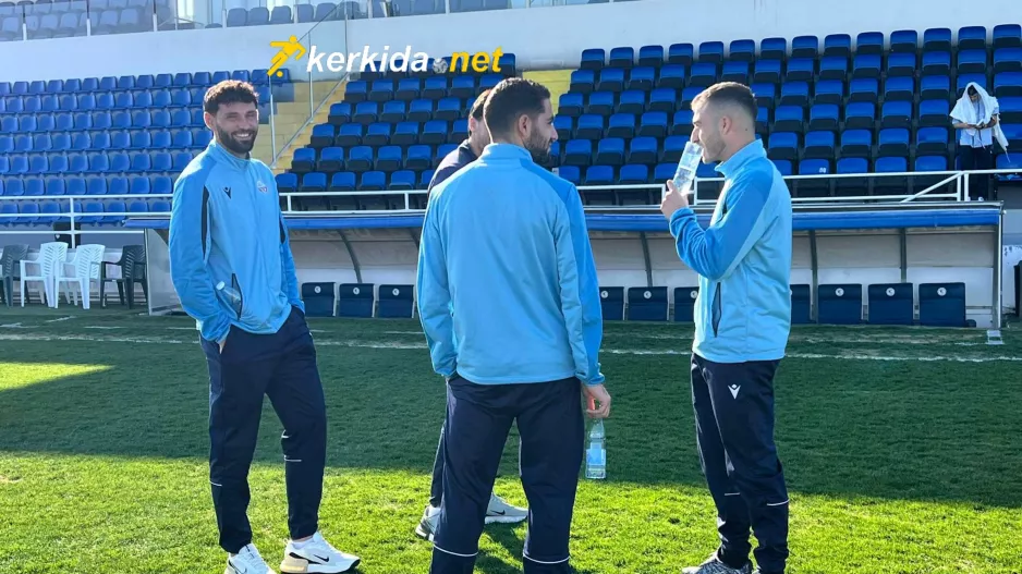 (Φώτος kerkida) Άφιξη και... κουβέντα