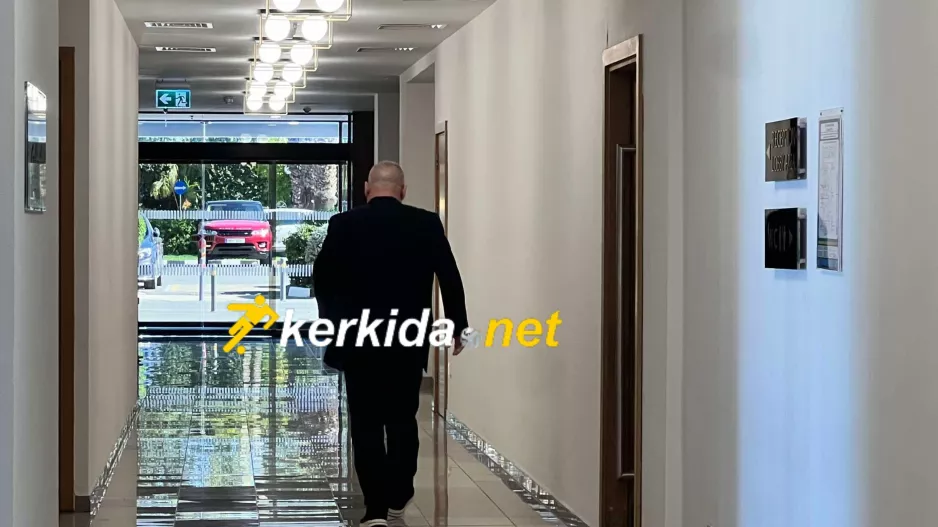 Αποχώρησε ο Ντουμπόφ 