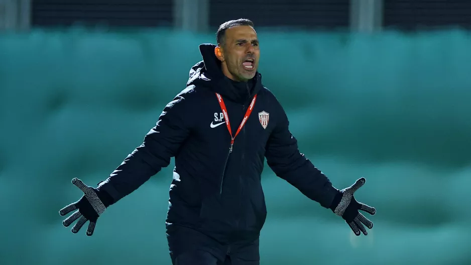 Πως να μην έχει νεύρα... 