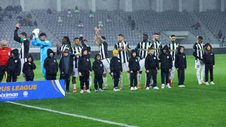 Χάνει από μόνη της και αυτοτιμωρείται