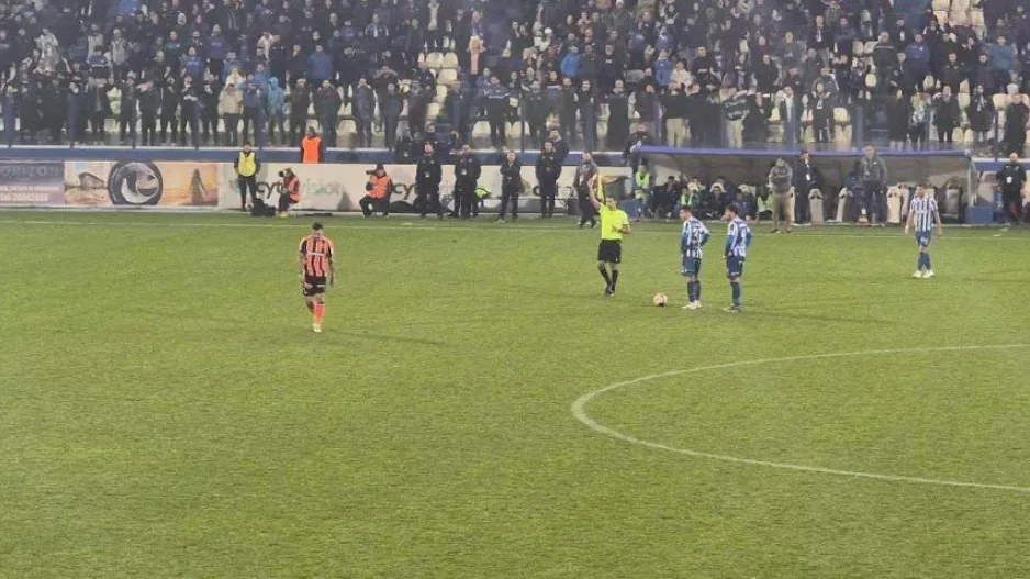 Κόκκινη μέσω on field review σε Δώνη