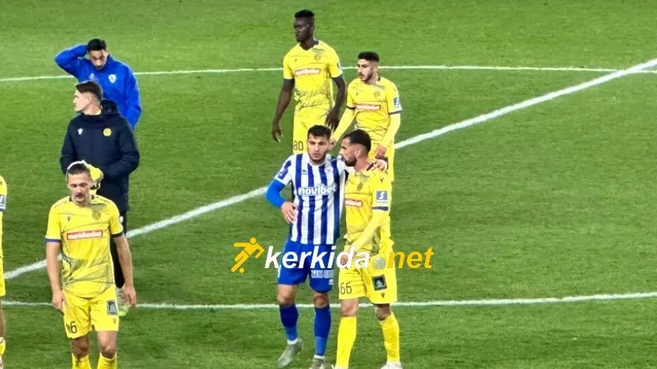 Μετά τις μάχες, έφυγαν... αγκαλιασμένοι!