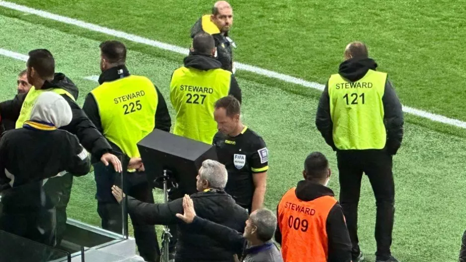 On field review, πέναλτι και... ΓΚΟΛ ο Ιβάν