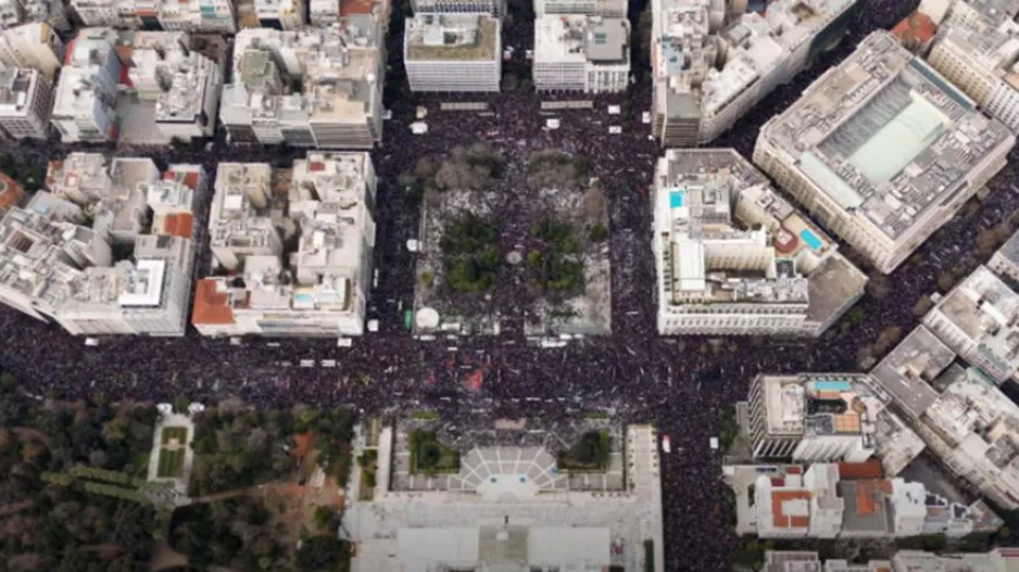 Διεθνή ΜΜΕ καλύπτουν τις μαζικές διαδηλώσεις στην Ελλάδα