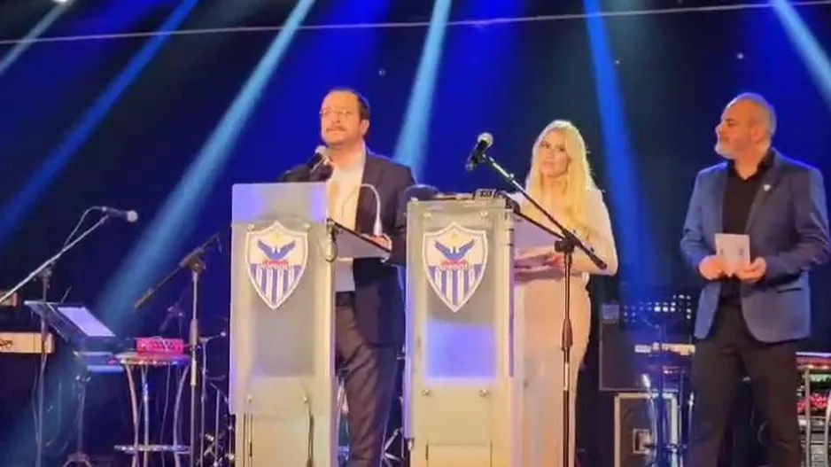 Αποθέωσε τους Ανορθωσιάτες/"Μόνο οι φίλαθλοι της Ανόρθωσης κατάφεραν να σώσουν το γήπεδο τους"