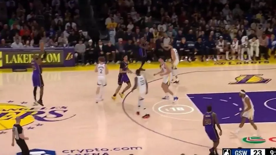 NBA: Τρομερός ΛεΜπρόν Τζέιμς, ευστόχησε σε τρία σερί τρίποντα, το τρίτο από το logo
