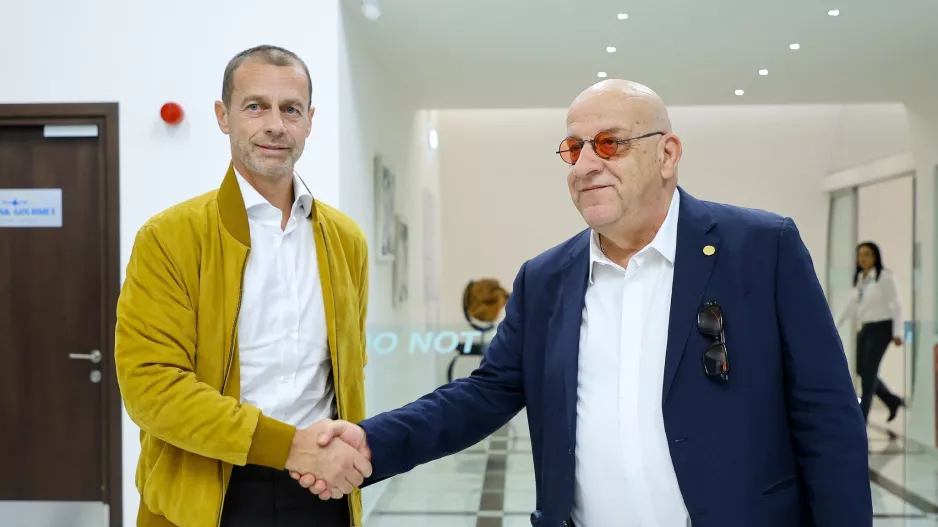 Κούμας/Ceferin!