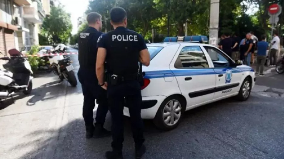 Ομάδα ατόμων χτύπησε ποδοσφαιριστή στην κερκίδα