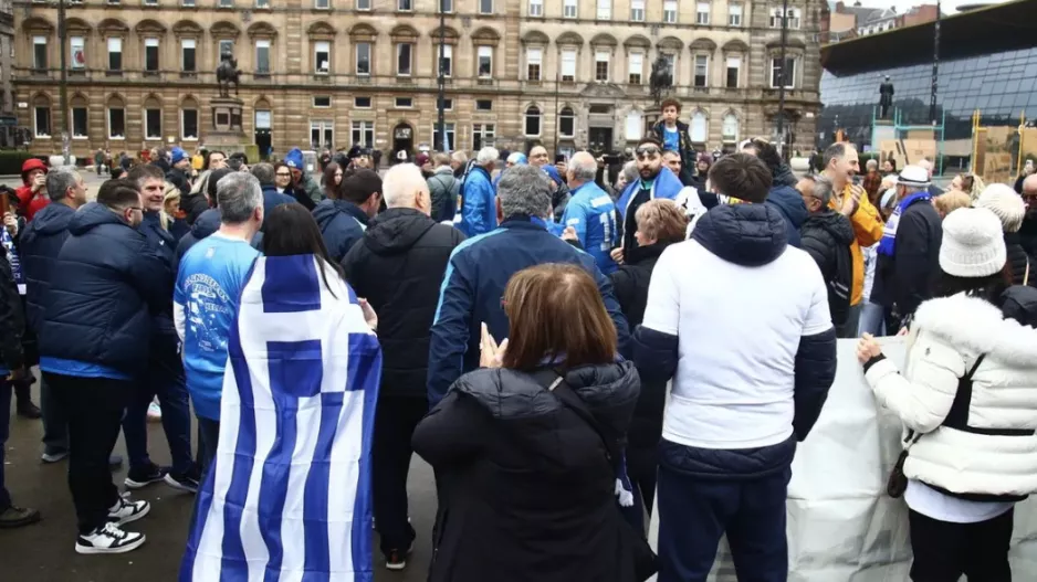 Η Γλασκώβη “βάφτηκε” μπλε από τους φίλους της γαλανόλευκης