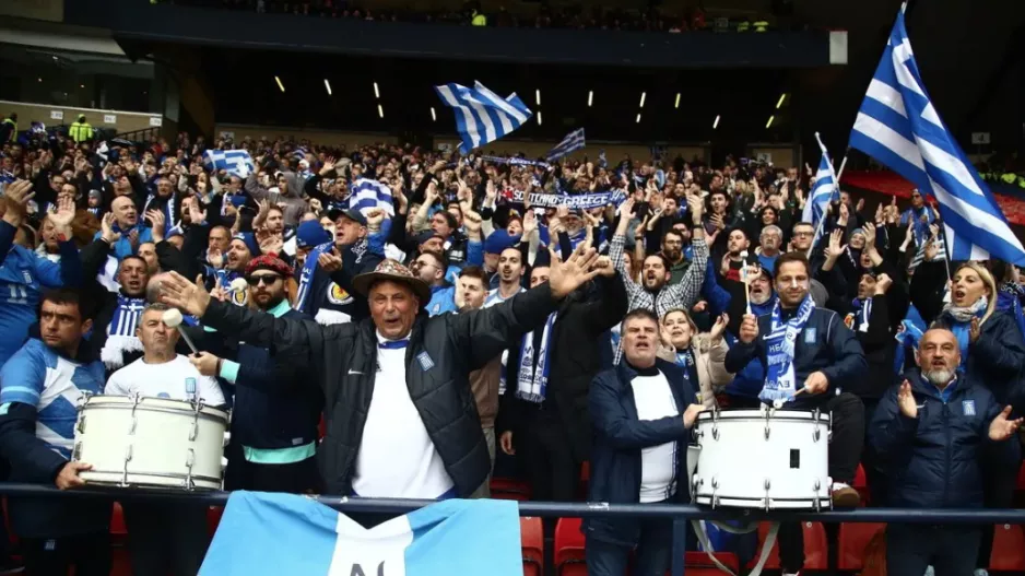 Ο κόσμος της Εθνικής πήρε θέση στην κερκίδα