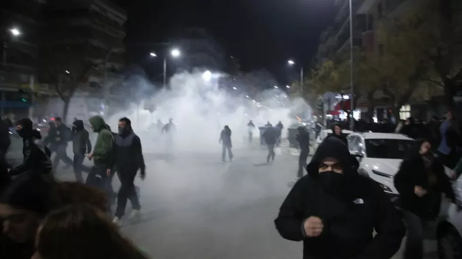 Σοβαρά επεισόδια στο κέντρο της Θεσσαλονίκης στο συλλαλητήριο για τα Τέμπη