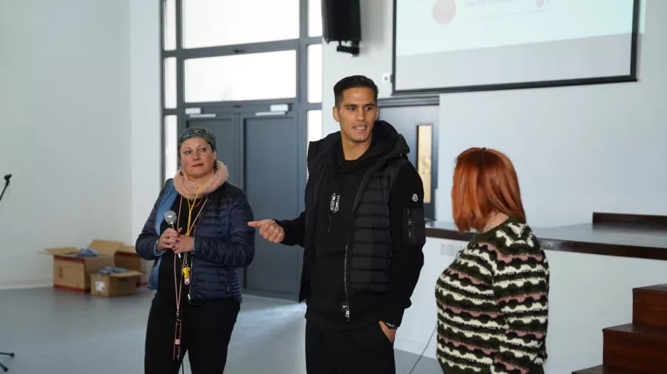Σκόρπισε ενθουσιασμό ο Πιέρος στο Δημοτικό Αγίου Σπυρίδωνος (φώτος)