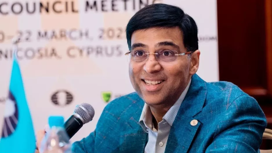 Ο Vishy Anand συναντά νεαρά ταλέντα του σκακιού στην Κύπρο