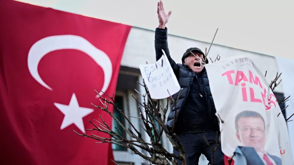 Νέες συλλήψεις στις διαδηλώσεις υπέρ του Ιμάμογλου