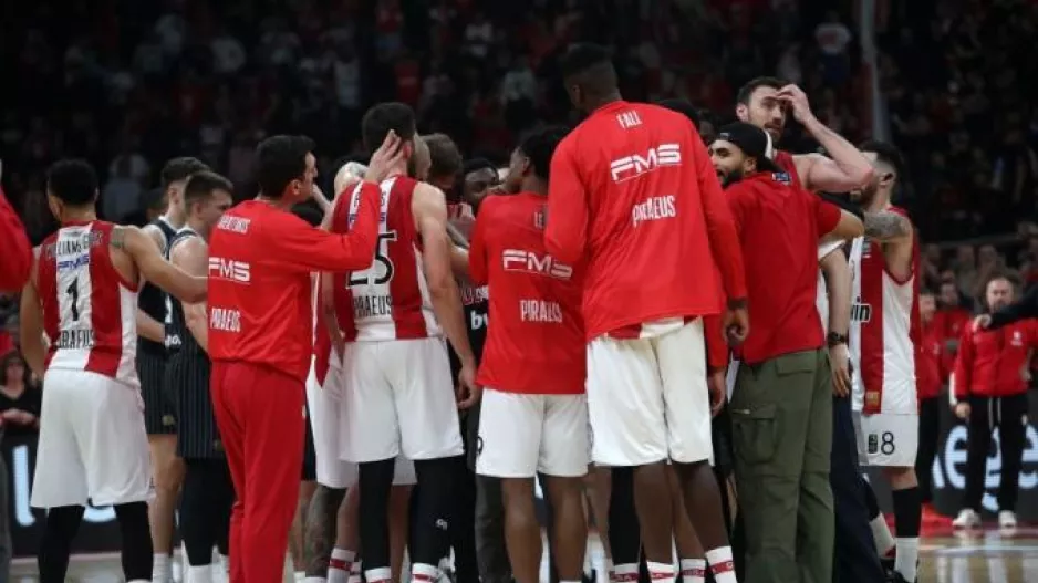 H παρακάμερα από την άνετη νίκη του Ολυμπιακού κόντρα στην Παρτίζαν στο γιορτινό ΣΕΦ