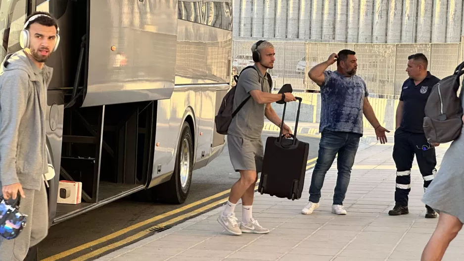 (Φώτος Kerkida) Έφτασε στη Λεμεσό η Πάφος FC