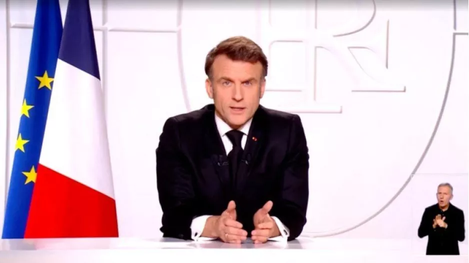 Μακρόν: "Να είστε έτοιμοι για παν ενδεχόμενο/Ο κόσμος γίνεται πιο βίαιος"