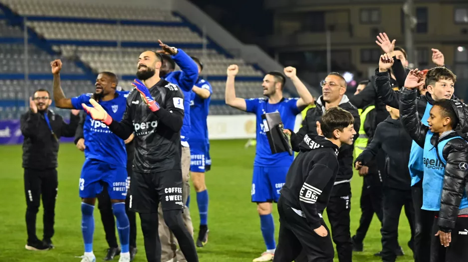 5 διεθνείς... 