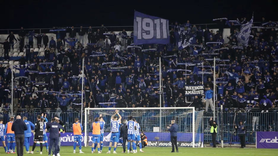 ΔΕΝ υπάρχει περίπτωση να την εγκαταλείψει! 