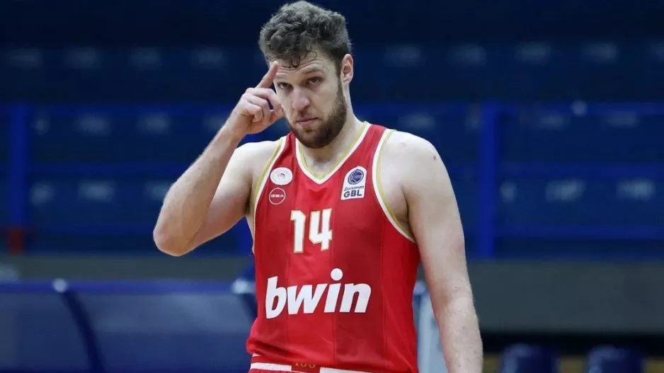 Περιστέρι – Ολυμπιακός 69-82: Ο Βεζένκοβ κυριάρχησε και ο Πίτερς “καθάρισε” 