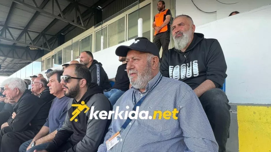 Δασάκι... δίπλα στον Κίκη ο Πραστίτης!