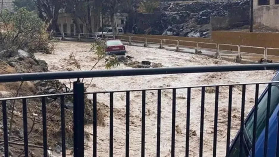 «Πνίγηκαν» τα Κανάρια Νησιά στην Ισπανία από τις σφοδρές βροχοπτώσεις (βίντεο)