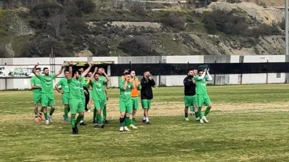 (Φώτος) Νίκη με τον κόσμο της